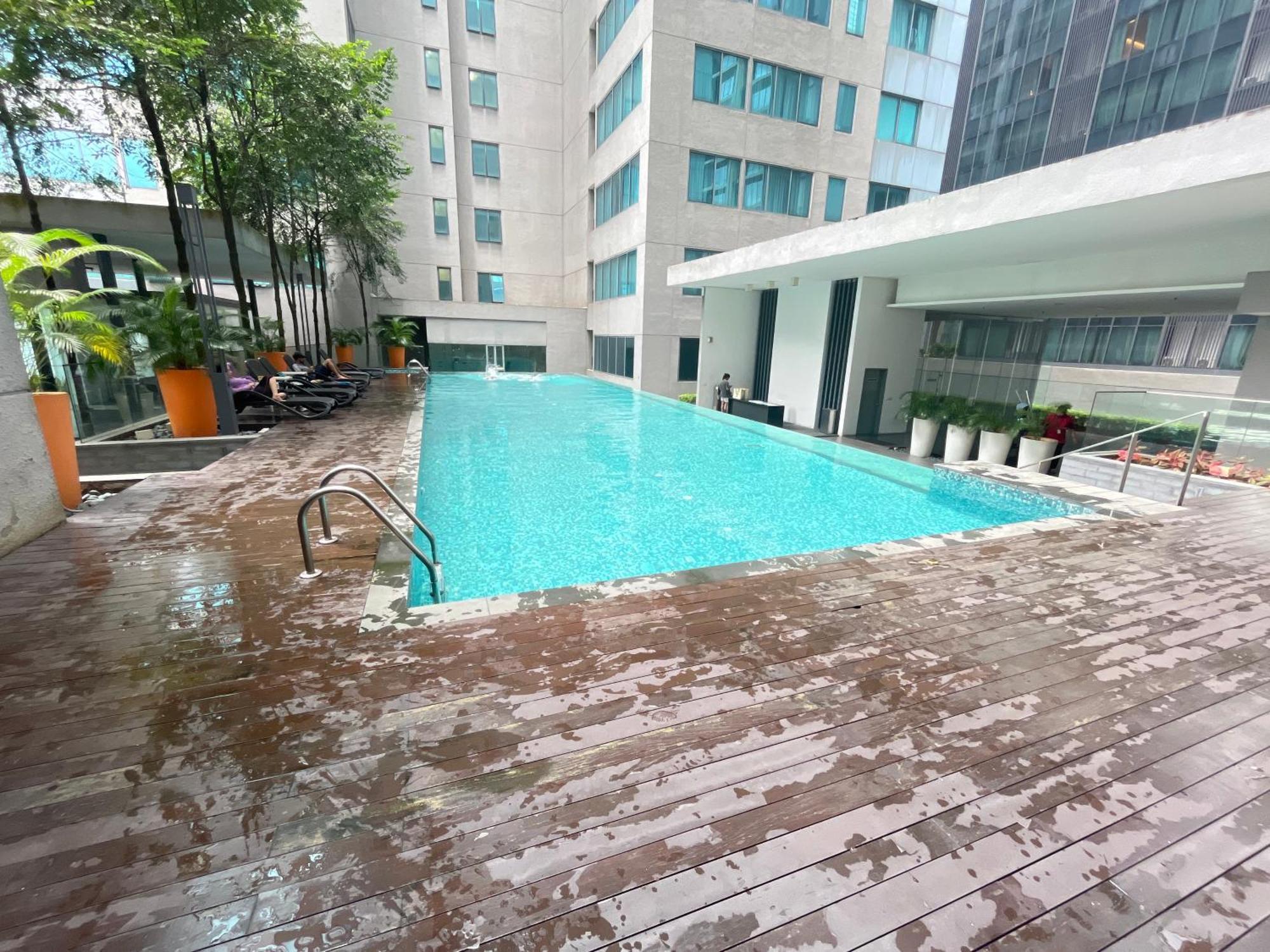 Pangsapuri Mercu Summer Klcc Infinity Pool